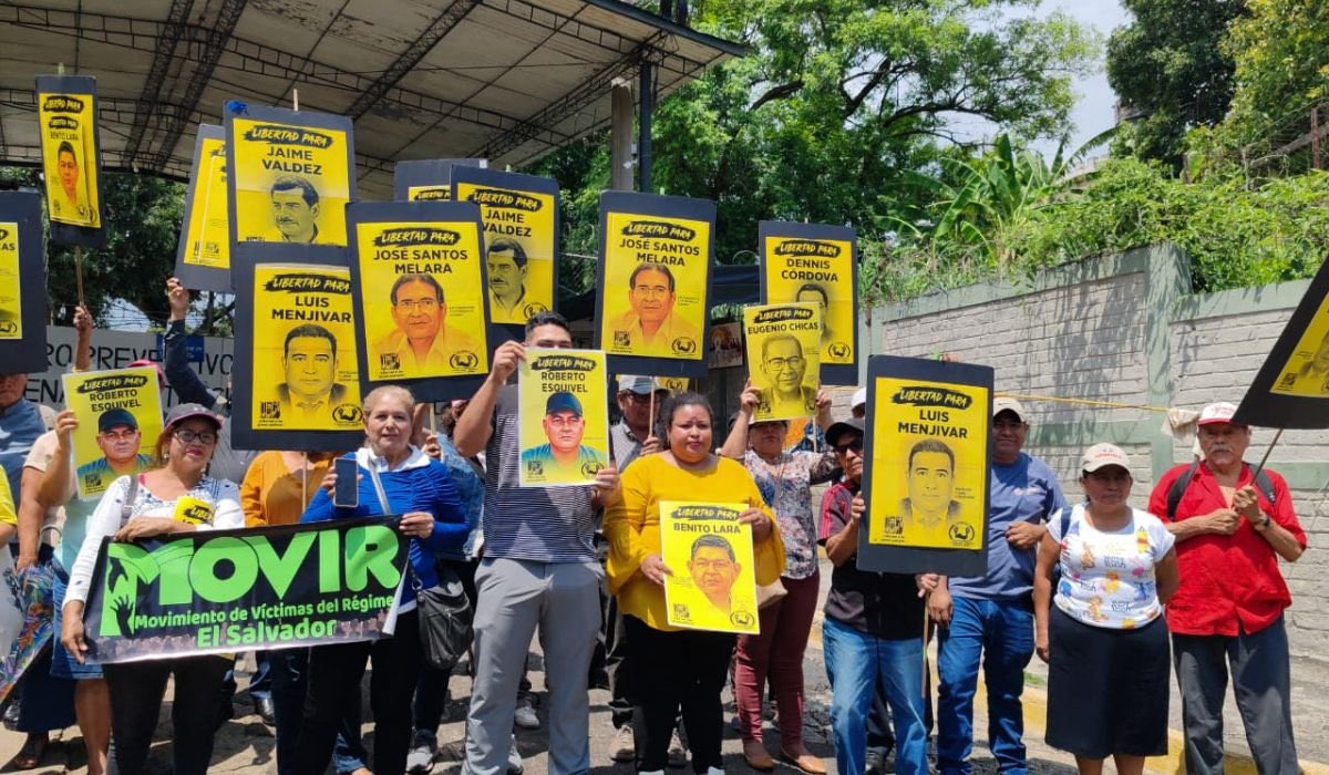 lorenagpeam's tweet photo. A dos años de la captura de los compañeros veteranos exigimos su libertad y la de todos los presos políticos. https://t.co/qLrdduhgnU
