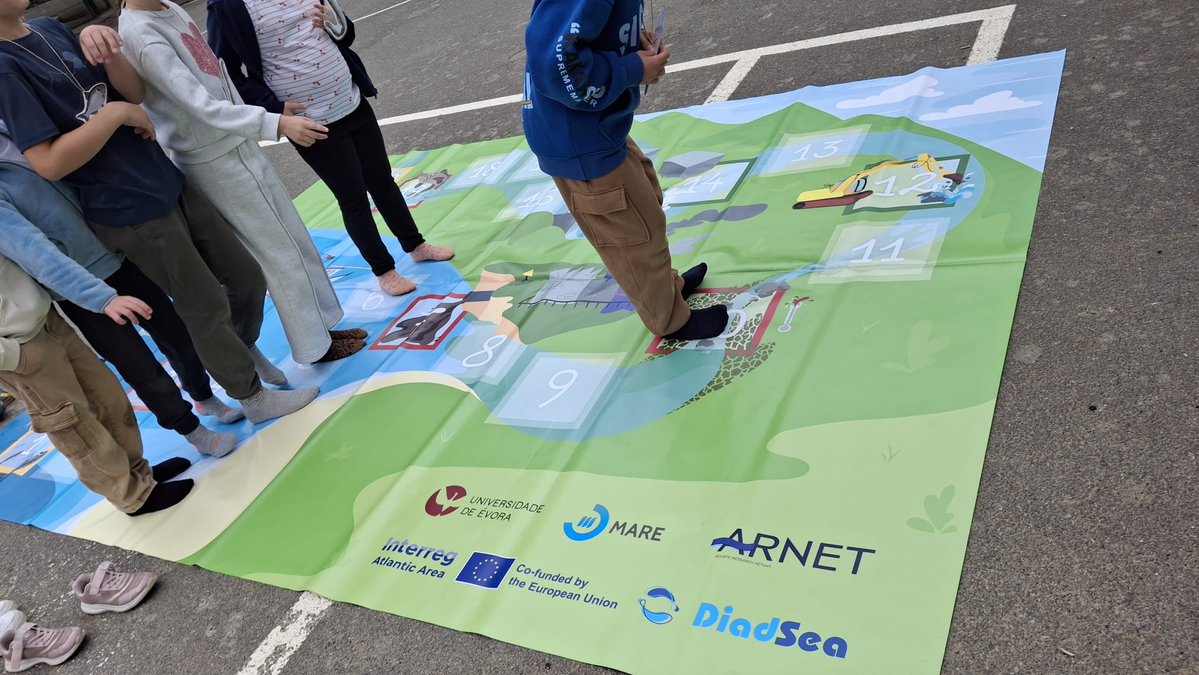 DiadSea's tweet photo. Continuing with the #WFMD🐟 celebrations, our partner @INRAE_Intl visited schools in France to raise awareness about the protection of #migratoryfish, through identification activities and the #DiadSea floor and card games.
Funded by @AtlanticArea. Endorsed by @UNOceanDecade. https://t.co/MwaEizgU5w