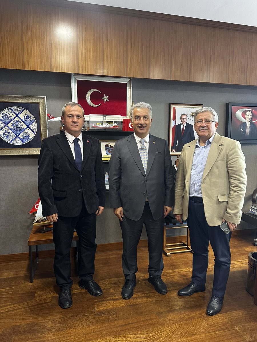 vehbikoctr's tweet photo. Gazi Meclisimizde misafirimiz olan Oğuzhan Yusufoğlu, Süleyman Özdemir ve Nazmi Tuğrul’a ziyaretleri için teşekkür ediyorum. 

📍TBMM https://t.co/juDn1DRPEc