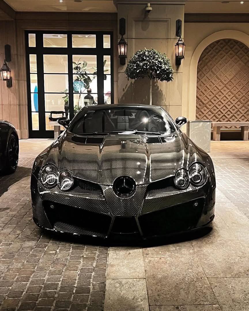 CarsUniquee's tweet photo. Mercedes SLR McLaren "Full Carbon" https://t.co/aNlM9yL6NT
