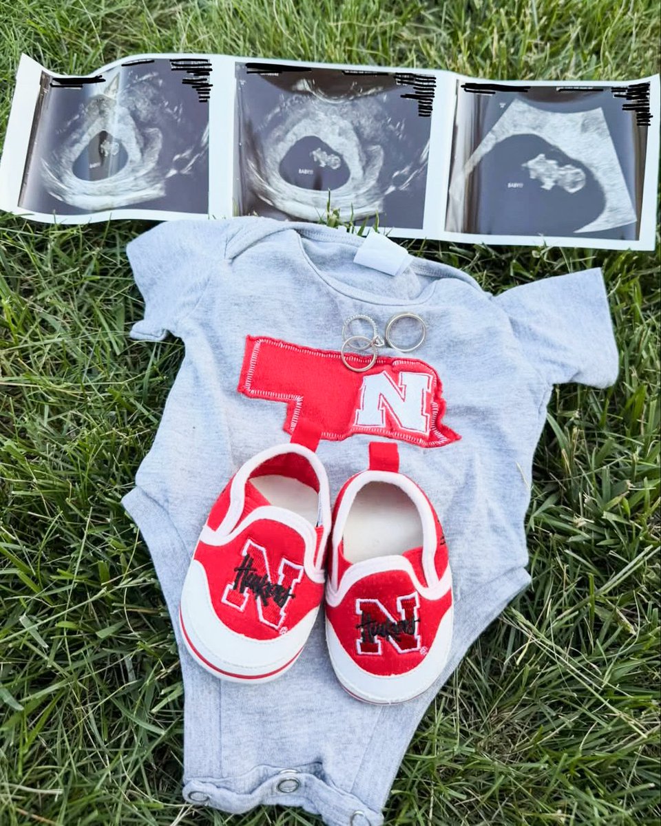 FOS's tweet photo. Jordy Frahm led Nebraska to the Women's College World Series and won USA Softball Collegiate Player of the Year.

Now, she's just revealed she did so while three months pregnant. Her baby witnessed a Big Ten title and WCWS run before even being born.

📸@jordybahl https://t.co/ijRZut6up3