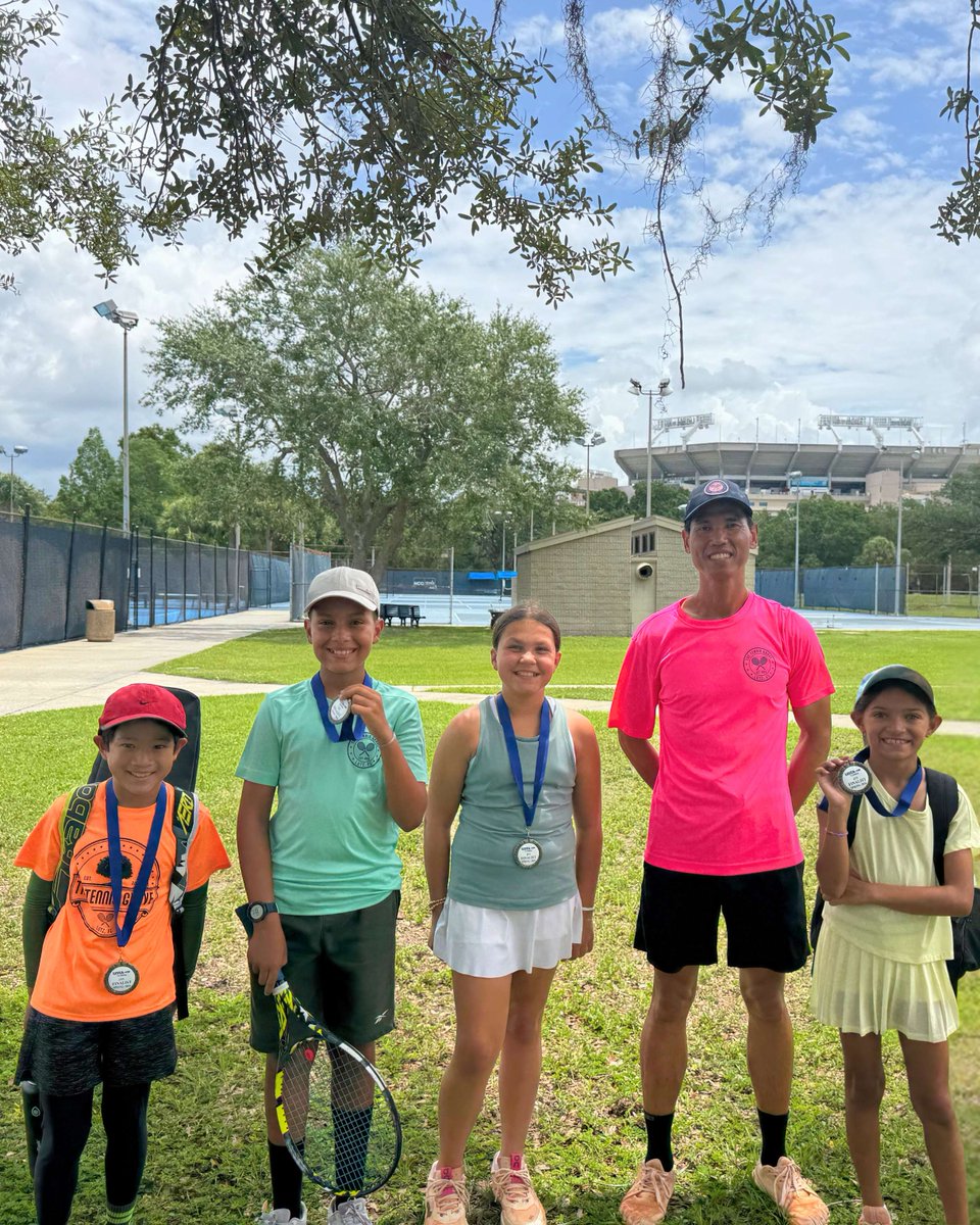 USTAFlorida's tweet photo. Now that is how you close out a JTT season! 🎾🔥

Over 200 players and families from Hills &amp; Pinellas brought the energy to the HCC Tennis Complex for the Junior Team Tennis season finale. ! 🏆✨

#JuniorTeamTennis #JTT #YouthSports https://t.co/vNrMLzDeOt