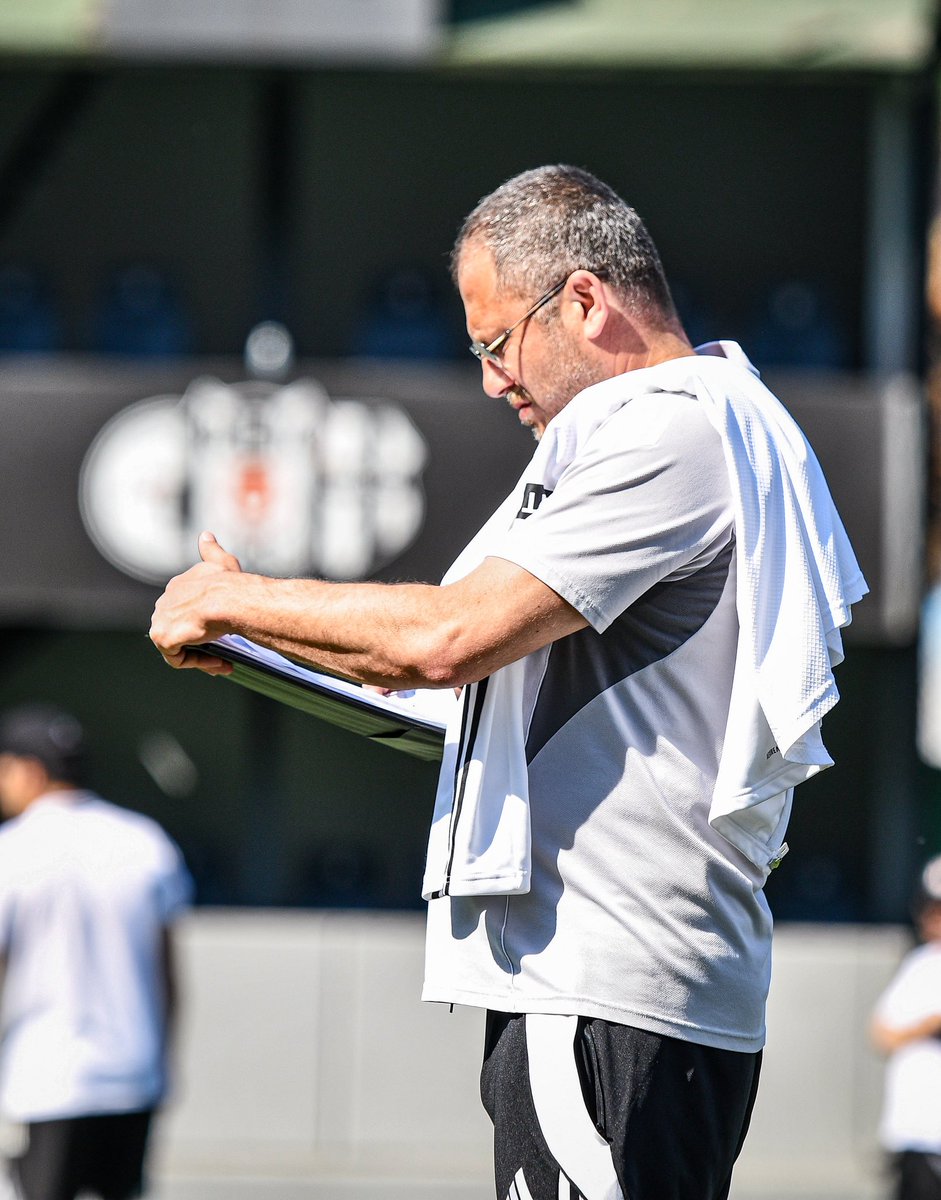 BjkAkademi's tweet photo. 🦅Beşiktaş Futbol Akademisi 2026/27 sezonu yaz dönemi sporcu denemelerinin ilk günü Futbol Akademi İzleme Birimi ve Akademi antrenörlerimizin gözetiminde 2018-2019 ve 2020 doğumlu sporcu adaylarının katılımı ile Fulya Hakkı Yeten Tesisleri’nde tamamlandı.

⬛️⬜️ https://t.co/zMYgn1nN2L