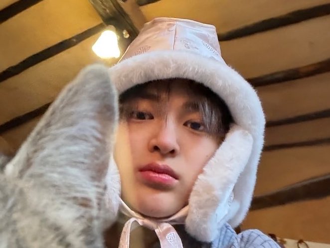 doubleguri's tweet photo. 다이어트사료도 많이 먹는 껀뭉이  자율배식해도 두세알먹고 츄르만 먹는 엄냥이 https://t.co/uUiklVDhCW