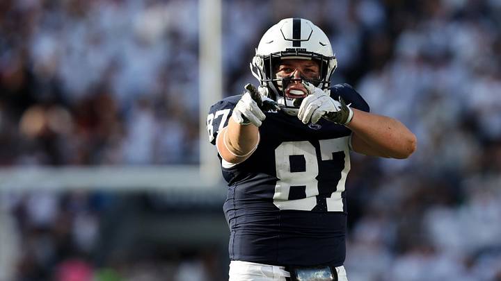 NCAAFNation247's tweet photo. ● TE Spotlight ●

Andrew Rappleyea - PSU

🔐 Breakout Watch

• Rappleyea is a player on my radar for a Breakout season in 2026. Rappleyea decided to stay at Penn State through the coaching change and I believe he could do big things this fall. Last season he caught 20 passes for 180 yards 3 Touchdowns.