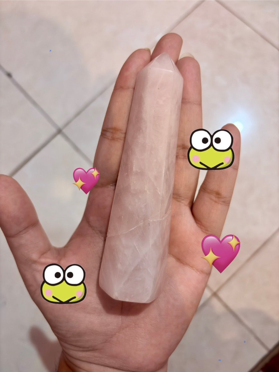 rekahbulan's tweet photo. got this big beautiful rose quartz tower (tingginya 12,2 cm) just for 30k 😋

if it seems kinda small in the pic that’s probably because i have big hands skdjghs https://t.co/C2M2fgqaSk