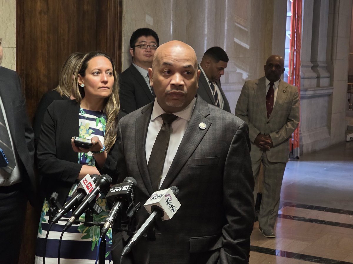 _rebeccaclewis's tweet photo. "People have to Friday, but right now we don't have enough votes for this," Assembly Speaker Carl Heastie says of the Packaging Reduction and Recycling Act. 
Adds he is personally a "yes" on the bill, but that it doesn't have enough support among members https://t.co/l246fHlOJN
