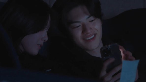 uhmm_j's tweet photo. mind you the movie they were watching was “once we were us” not some romcom😭😭

 #HeartSignal5 https://t.co/x5xzlPyi9Y