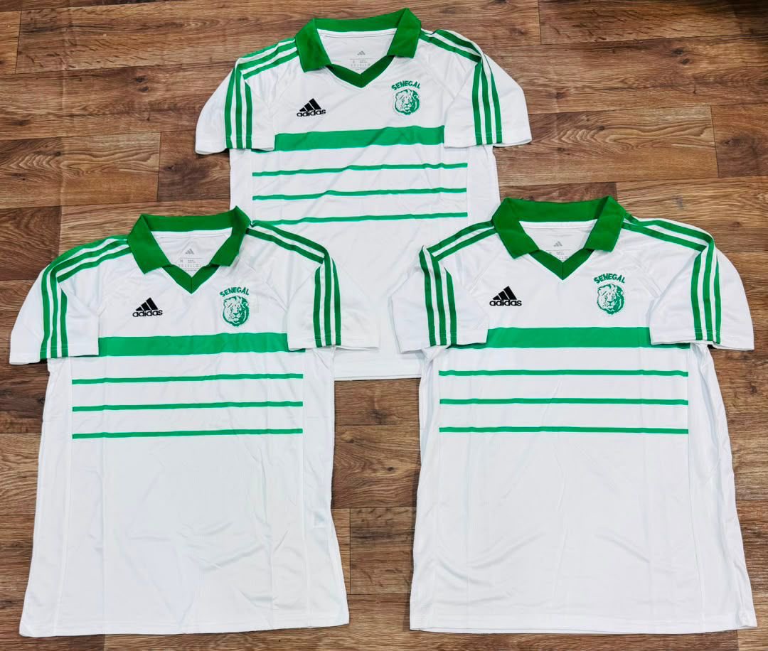huncho_abdel's tweet photo. Mes citrons bientôt la CDM 🙂‍↕️🔥 
Maillots Sénégal rétro prix:10.000fcfa
Autres prix:8000fcfa
Contact:+221704691501 https://t.co/F4E0CezJAE