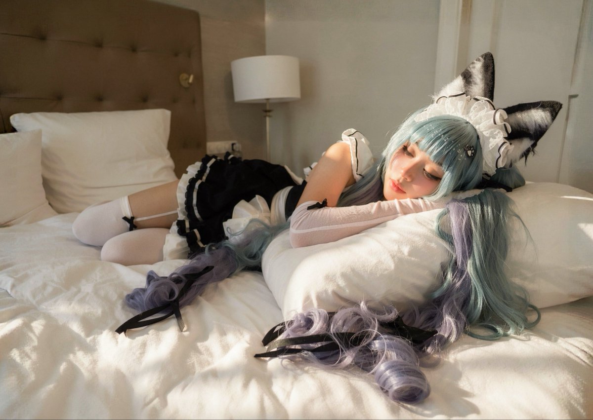 miaomimi_'s tweet photo. cat nap /ᐠ - ˕ -マ ᶻ 𝗓 𐰁 🩵🩵

i’m so excited because i have so much privaty content to share from dokomi 😼😼 

i’ll also be releasing some privaty chekis for sale on my ☕️ soon so watch this space! 

privaty (unkind maid): @miaomimi_ 
📸: @Rev3ngeZ 

#nikke #nikkecosplay #privaty