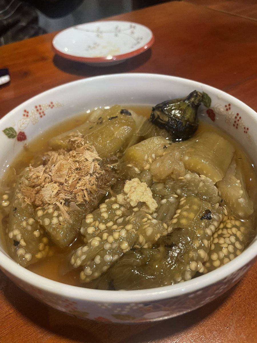 OrkunTour's tweet photo. \美味しく/ご飯を食べるの大事🙆食べている所作を眺めるだけで幸せにさせてもらえる不思議。店名のとんかつもさることながら酒の肴が絶品で唸る。生ビールが進む系のおつまみ満載。特に茄子の煮浸しは懐いメニュー。こればかり狂ったようにつくっていた時期があったな。久方ぶりにつくってみよかな笑。 https://t.co/q5C0IKUvSj