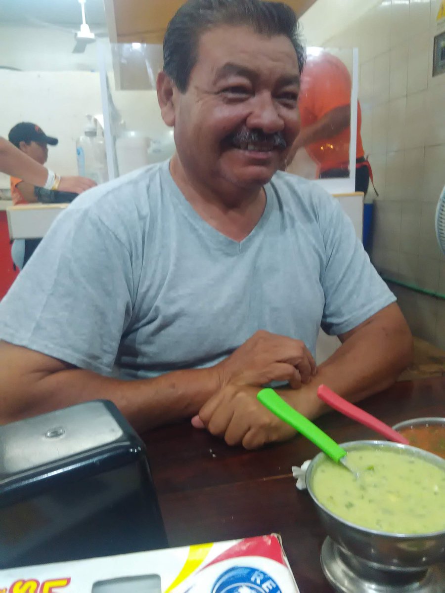 Galleghost03's tweet photo. Mañana es mi primer cumpleaños sin la primera persona que me felicitaba primero sin falta alguna, no sabes cómo me haces tanta falta viejito. 

Te amo papá. https://t.co/W08DDJxXF6