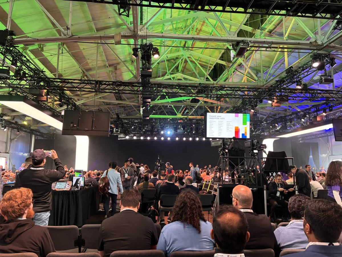 yutashx's tweet photo. MSBuildきた！
#MSBuild https://t.co/fpIfBiQbrF