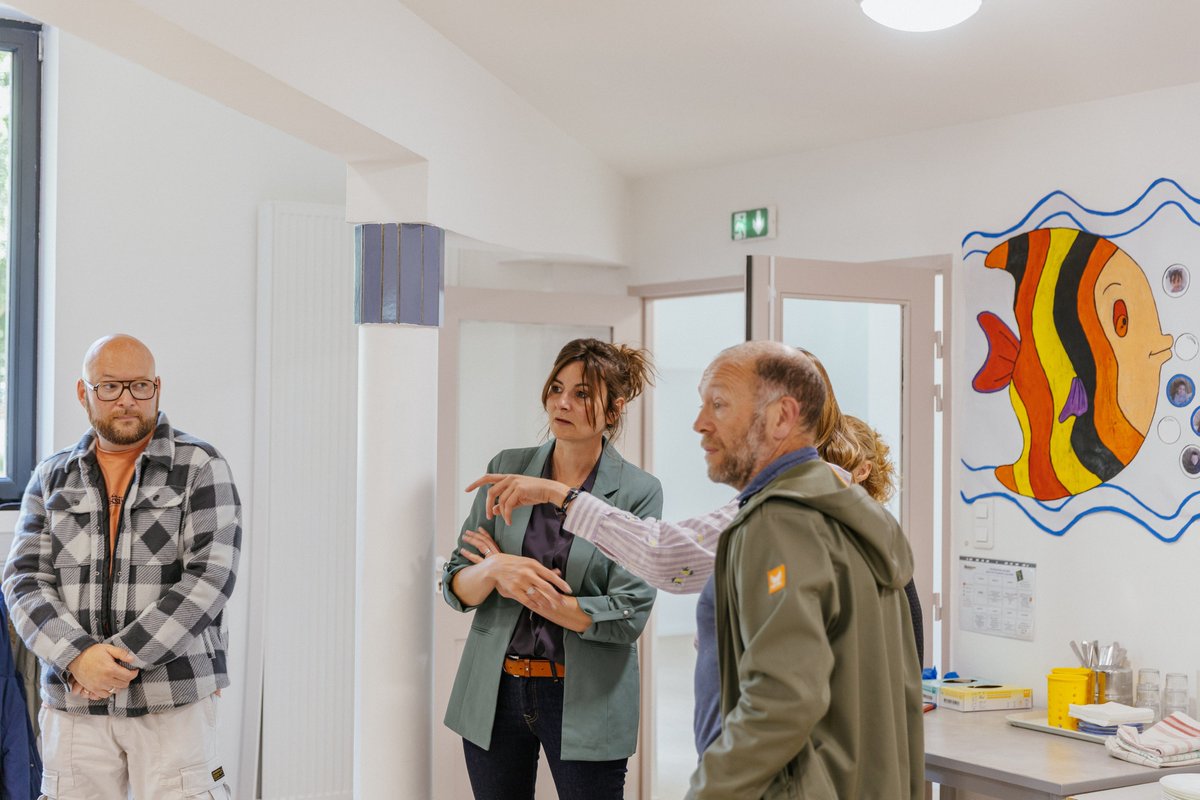VilleCherbourg's tweet photo. 🍽️ Ce midi, Camille Margueritte, maire de #CherbourgEnCotentin, et Florence Mahé , adjointe au scolaire, ont visité la cantine Île-de-France dont la rénovation vient de s'achever.

Un investissement de 1,08 M€ TTC pour offrir un équipement modernisé aux enfants et aux équipes ⤵️ https://t.co/E1ZOC0TqfI