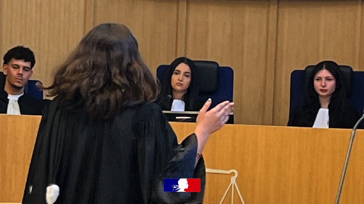 ac_normandie's tweet photo. ⚖ Le 22 mai dernier, des lycéens d'Évreux ont tenu audience au tribunal judiciaire dans le cadre d'un procès fictif, fruit d'un partenariat entre le parquet d'Évreux et l'académie de Normandie. Une belle démonstration de pédagogie par l'action. 👏
#Normandie  #Droit #Lycée https://t.co/V4ZK3txQe7