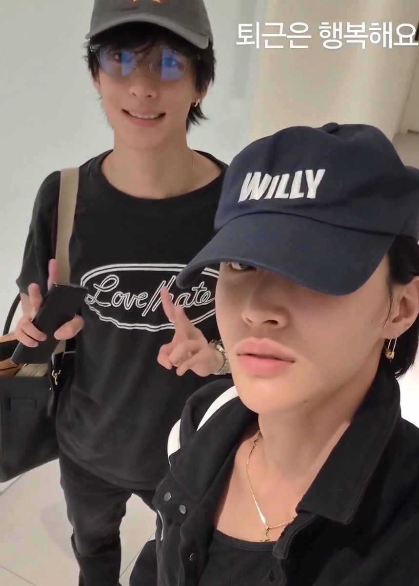 asbaguette's tweet photo. กุเติมคนละครึ่งนั่ง mrt กลับบ้านคนเดียว ส่วนตันบินกลับบ้านกันสองคน? ok https://t.co/KNHNWGIqMS