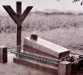 Libraryhz's tweet photo. Grave-site of a  high-ranking Waffen-SS cavalary over an Algiz rune ᛉ at the Eastern Front in Russia https://t.co/xW9VIDQ0dj