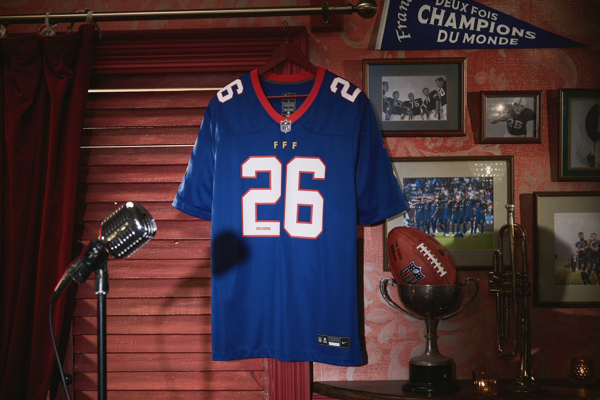 NFLFrance's tweet photo. 🇫🇷 Il n’est pas sublime ce maillot NFL x @equipedefrance ?

Achète le tien dès maintenant sur le NFL Shop Europe ou la boutique @FFF : https://t.co/lHoq0V7VCn https://t.co/3YrdjfLZYF