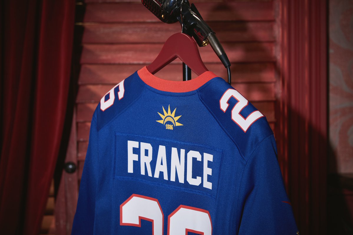 NFLFrance's tweet photo. 🇫🇷 Il n’est pas sublime ce maillot NFL x @equipedefrance ?

Achète le tien dès maintenant sur le NFL Shop Europe ou la boutique @FFF : https://t.co/lHoq0V7VCn https://t.co/3YrdjfLZYF