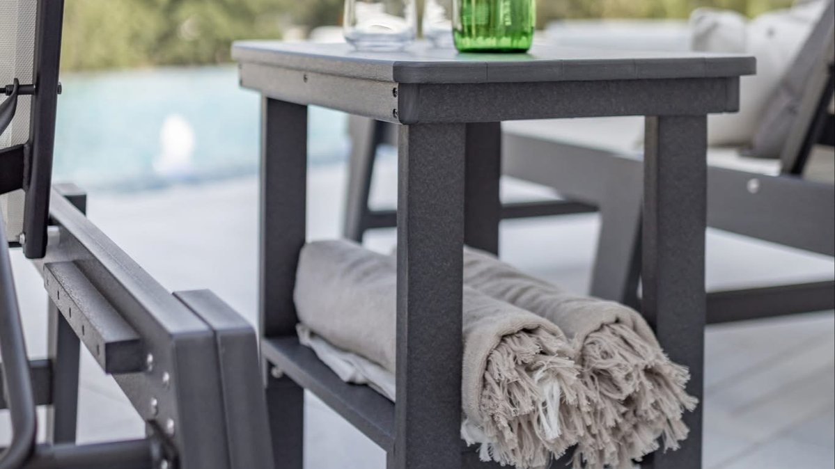 PooltexAmerican's tweet photo. 🏊 Designed to do more. This end table keeps essentials close, from folded towels to your favorite afternoon drink. 🍹

Pooltex American, Inc.
319 S. Austin Street
Brenham, TX 77833
979-836-2570 https://t.co/uM5SRTv1G4