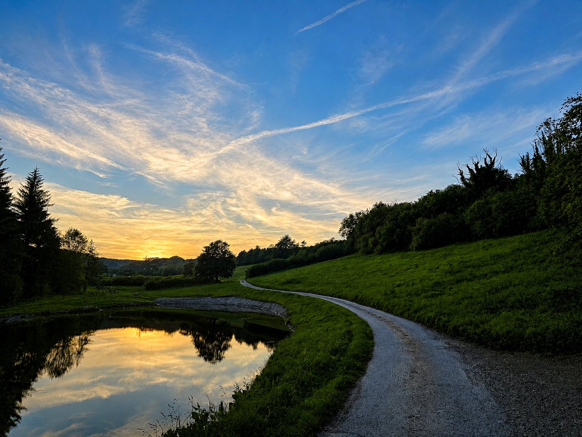 StormTrackUK's tweet photo. One month. Hundreds of miles. Countless skies. May, wrapped up!

A few of my favourite captures from May—storms, sunsets, and the moments in between. Nature always finds a way to put on a show. Always grateful for the people around me.

#stormchasing #naturephotography #sunsets #mayrecap #ukweather