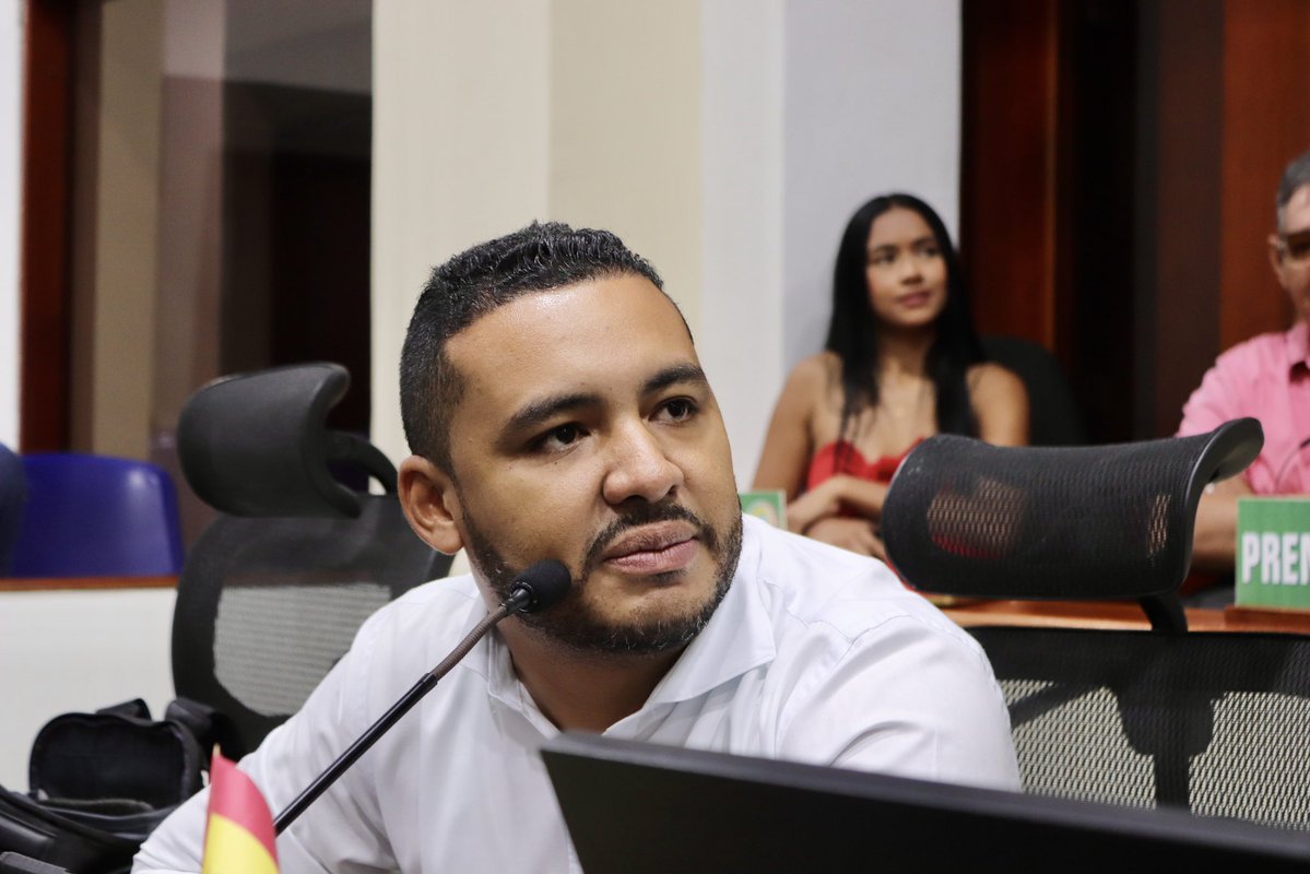 funcicar's tweet photo. AHORA | El Concejal Javier Julio Bejarano renunció a su cargo. La dimisión fue aceptada por 18 concejales (1 ausente).

Julio señaló que la decisión obedece a "circunstancias personales, políticas e institucionales" y aseguró que no hubo presiones externas. 

Detalles en la bit. https://t.co/HaikiV1YUe