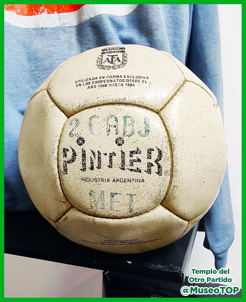 MuseoTOP's tweet photo. 02-06-2026. Día 2 MuseumWeek, #AIFuturesMW: diez balones brillan en el TOP, el Museo de Marketing Deportivo de Claudio Destéfano. De Pintier 1978 a Trionda Pro 2026. Historia completa en Instagram 👉 @museoTOP. Contenido: @mlopezarce #Museumweek2026 #MuseoTOP #MarketingDeportivo https://t.co/0siLKWE73C