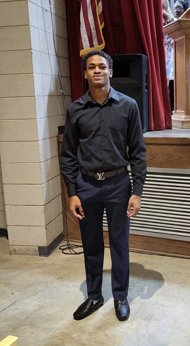 kdamppit's tweet photo. Seeing him drive out of the driveway on yesterday shook me a lil bit. His first, last day of summer workouts came so quick! I’m so proud of your work ethic, even more academically. Keep putting in the work,son! I promise they see you! ❤️🙏🏽 #studentathlete 
🏈 📚 @ConnorPittman15 https://t.co/BG5FTn6Hz1