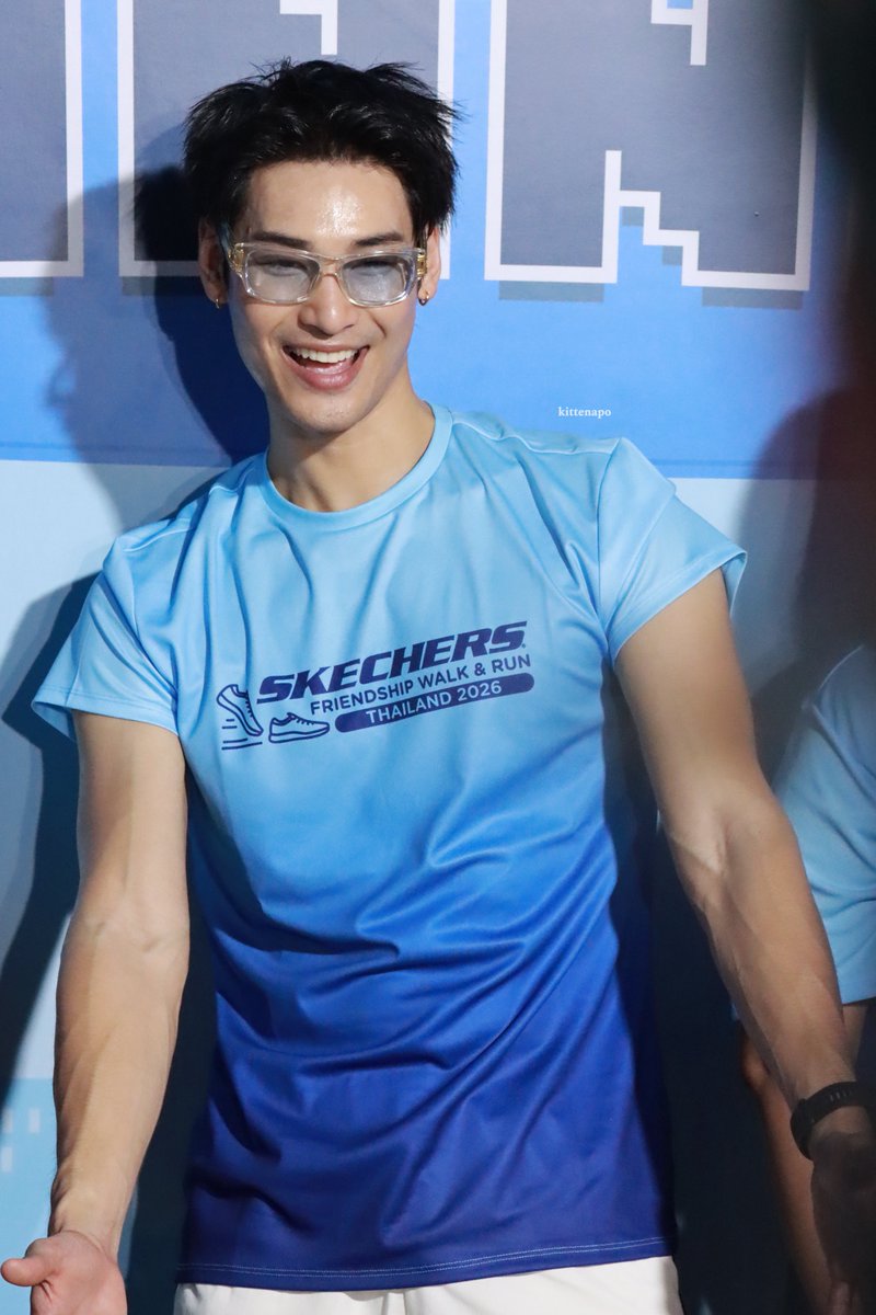 kittenapo's tweet photo. 🤓🤏🏼

@Nnattawin1 #ApoNattawin 
#SkechersFriendshipWalkandRun2026 #SkechersxAPO https://t.co/Pvw5QA4X1p