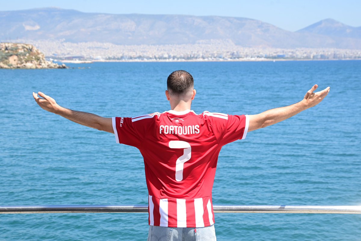 olympiacosfc's tweet photo. Πόσες ❤️ για τον Κώστα Φορτούνη;

#OlympiacosFC https://t.co/xLZfIfS8DT