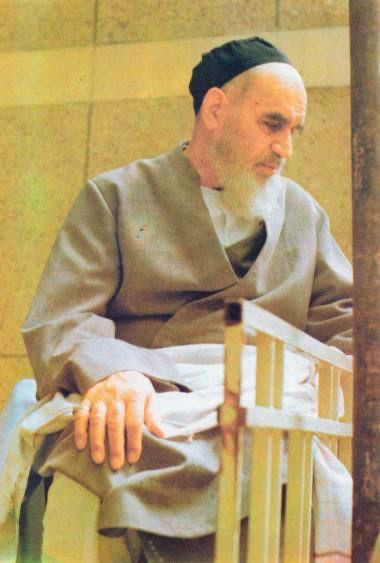 KhomeiniForall's tweet photo. We must erase the artificial borders drawn by colonial powers to divide us. The suffering of a Muslim in any part of the world is the suffering of the entire Ummah. We are one body.

- Imam Khomeini

#KhomeiniForAll https://t.co/XdMUzTFSqQ
