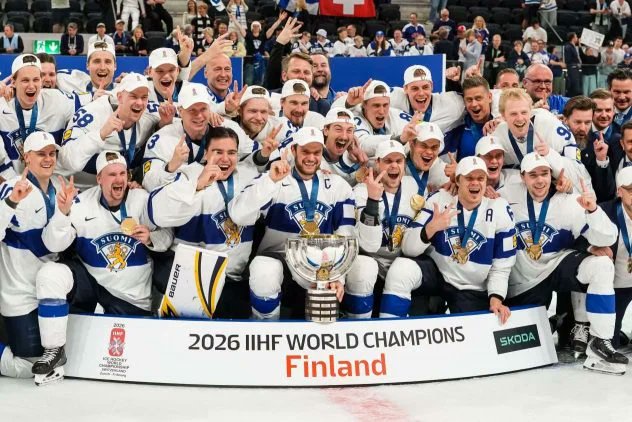 ApacheQQ's tweet photo. En ole koskaan ilkeä, enhän? Ruotsalaiset jostain syystä ei syty jääkiekolle 🇫🇮🇸🇪🏒 #leijonat #trekronor #icehockey #sorry #IIHF #hockey #Finland #Finnish #anteeksi https://t.co/Pdvve36Ske