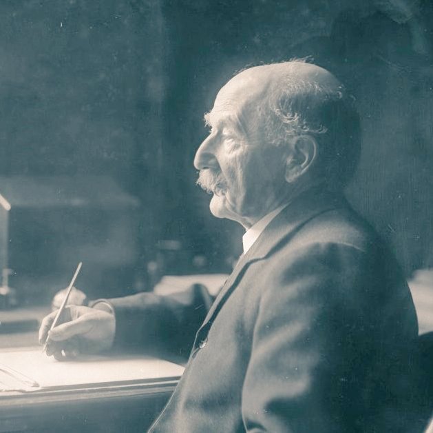 arealmofwonder's tweet photo. "Time changes everything except something within us which is always surprised by change."
             ~ Thomas Hardy
(Born on this day, 2nd June 1840) https://t.co/kST7B2B1Rh