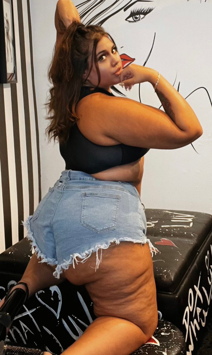 BdayBabes's tweet photo. We wish @BreanaKhalo happy bday!

#BreanaKhalo #June2 https://t.co/qSPKec8M19