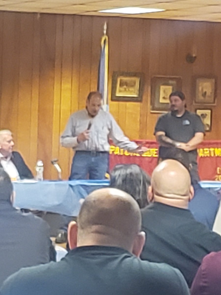 SenDeanMurray's tweet photo. My office was honored to attend last night's SC Auxiliary Police meeting &amp; present a proclamation recognizing 75 years of dedicated service to our communities. For generations, these volunteers have played an important role in supporting public safety keeping our residents safe. https://t.co/vJZJawg4ux