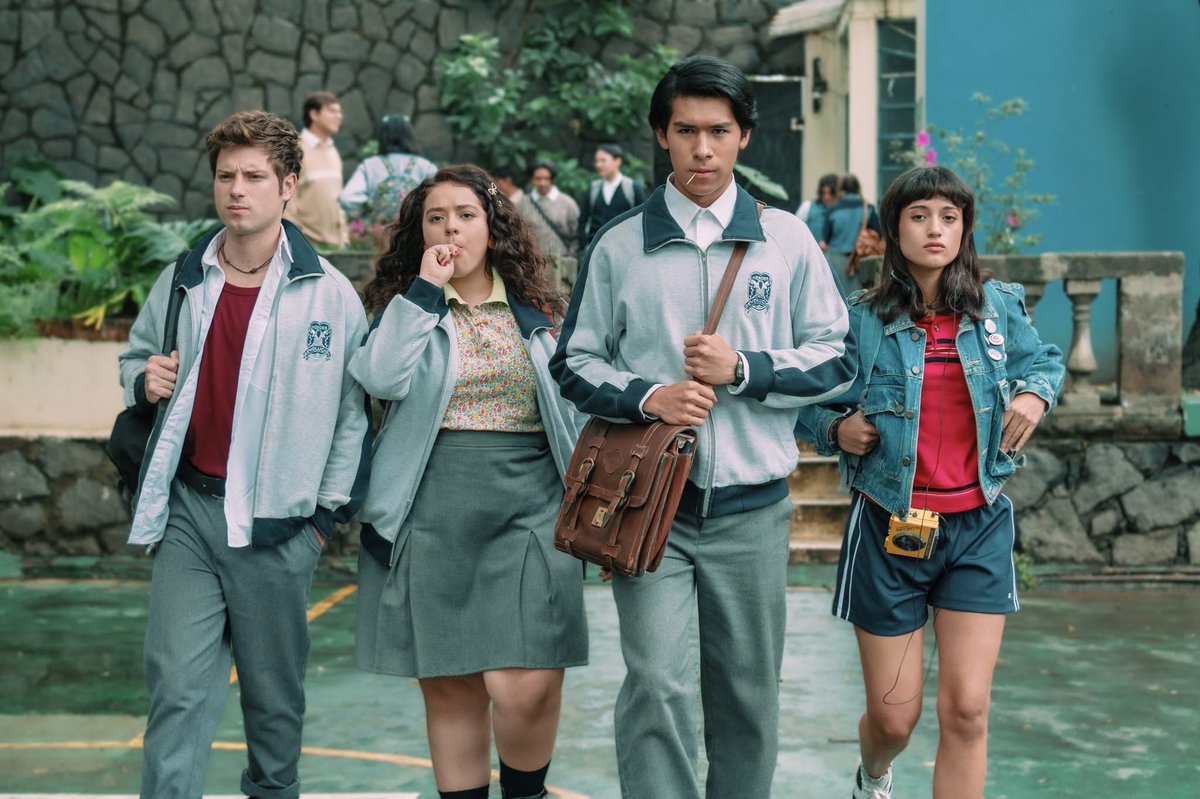 CintaDeCine's tweet photo. Nuevas imágenes del primer vistazo a la temporada 2 de #NadieNosVaAExtrañar. 
Estrena en agosto en Prime Video @PrimeVideoLat 🎬

#PrimeVideo #NadieNosVaAExtrañar2 #CintaDeCine 🎬 https://t.co/EAvMrgGkBd