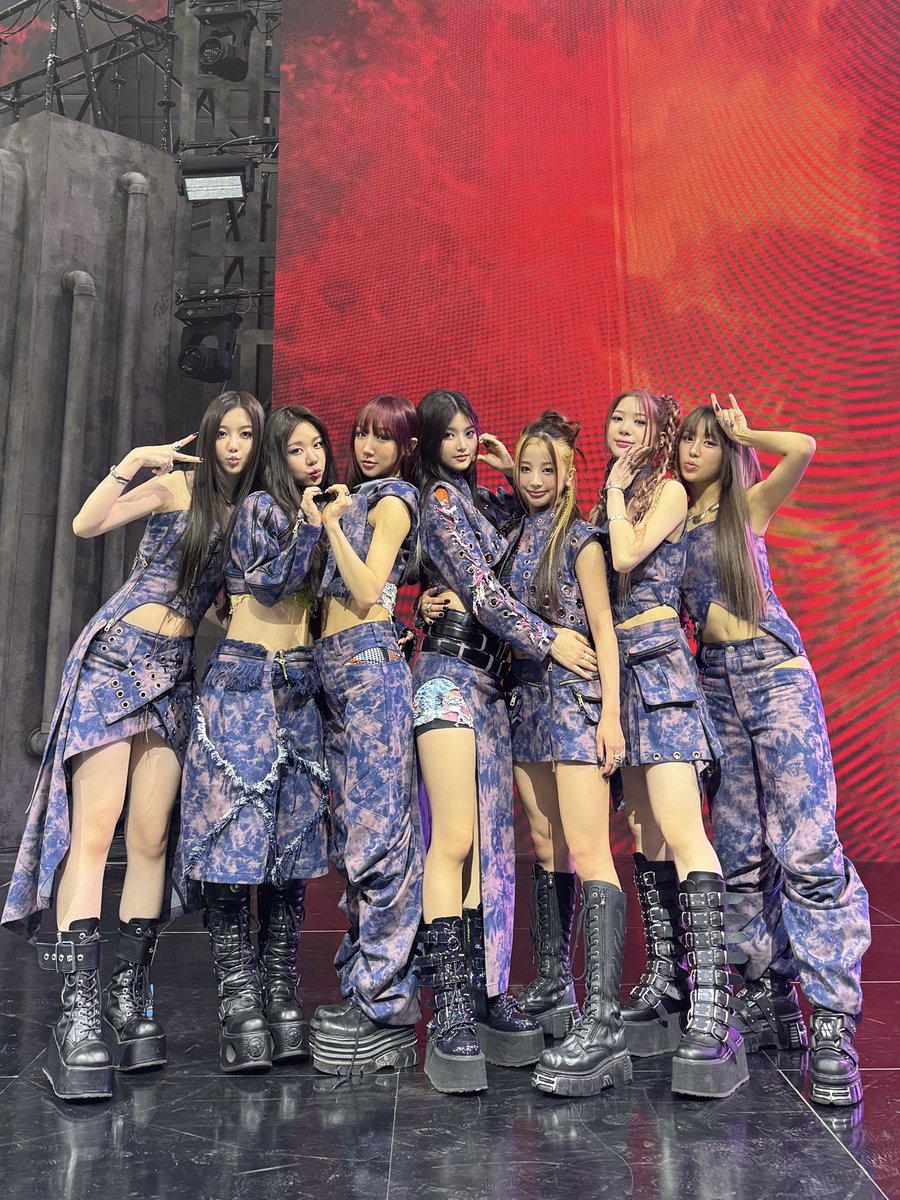 BDO616's tweet photo. 우리빌런 2주년 축하합니다아 ♡♡ https://t.co/tIzZU6RyM1