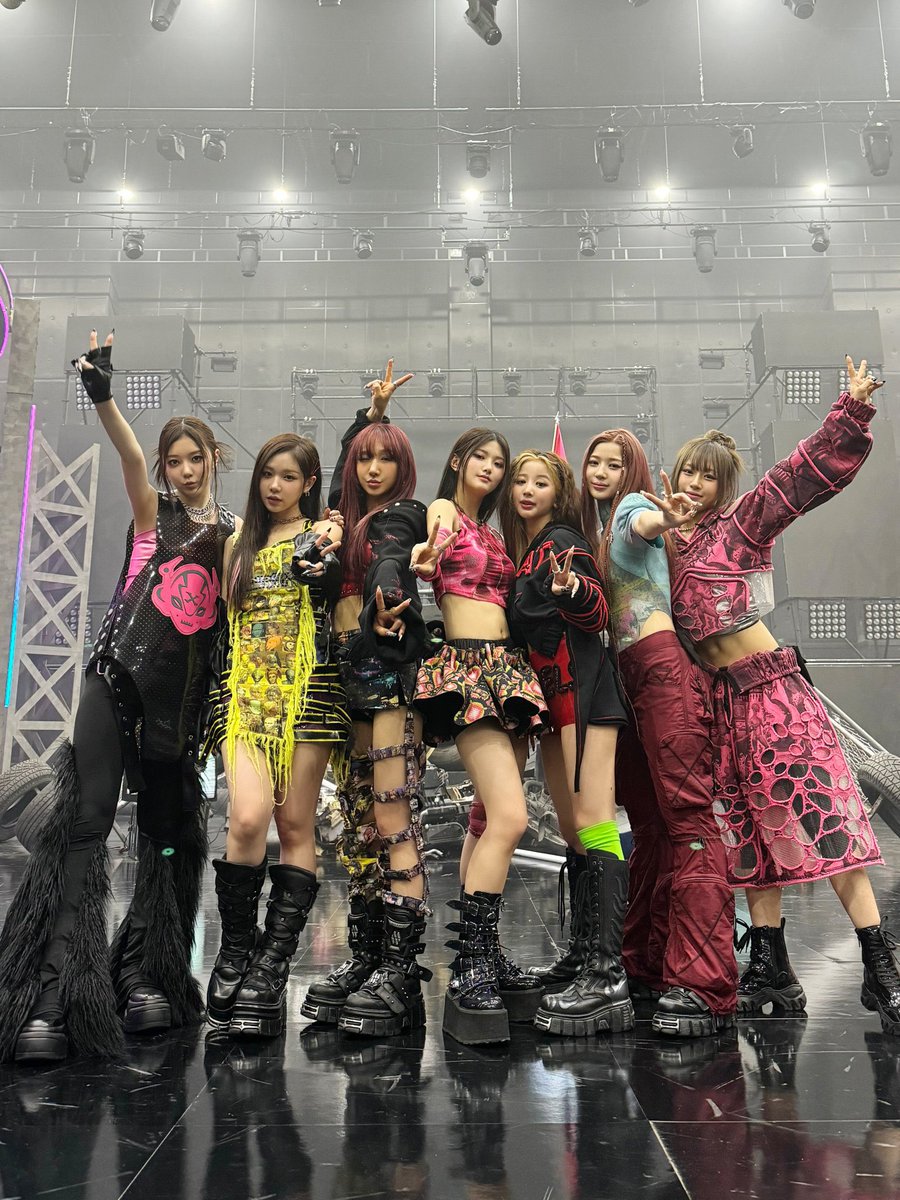 BDO616's tweet photo. 우리빌런 2주년 축하합니다아 ♡♡ https://t.co/tIzZU6RyM1