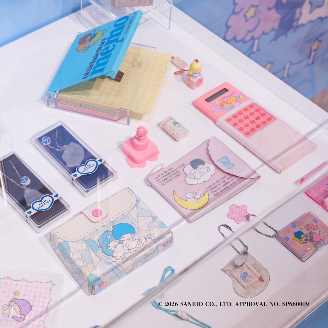 sanrioart_final's tweet photo. 🎀 閉幕まであと10日 🎀

サンリオ展 FINAL ver.
会期は6月21日まで🍎♡

450以上のキャラクターや、
懐かしいグッズとの出会いも🎀

まだの方は、
ぜひこの機会にお楽しみください✨

―――――――――
🎀 サンリオ展 FINAL ver. ニッポンのカワイイ文化60年史 🎀
🗓 2026年4月9日(木)～6月21日(日)
📍 森アーツセンターギャラリー（六本木ヒルズ森タワー52階）
🔗 https://t.co/nuOldoER14

#サンリオ展 #サンリオ展FINAL