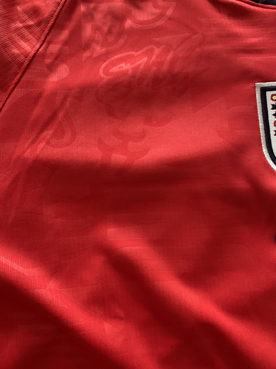 FlashThompson16's tweet photo. It’s here! And it’s (happy and) Glorious! At least I’ll look good when they break my heart, again. 🏴󠁧󠁢󠁥󠁮󠁧󠁿🦁🦁🦁⚽️ https://t.co/gVwew0eEF0