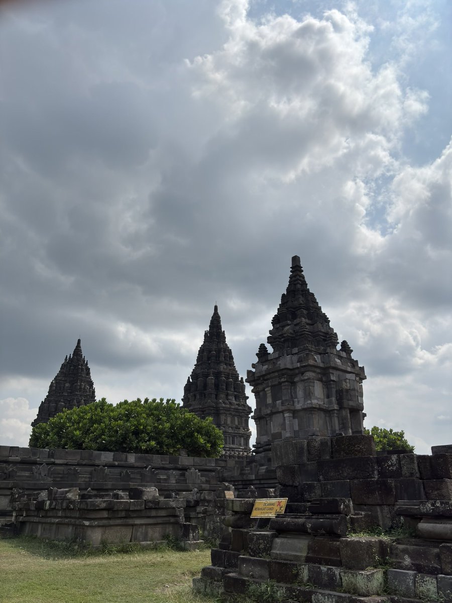 arrdhas's tweet photo. Selama di jogja ke Prambanan cuman bisa ke itung jari :) https://t.co/r4kqY2gx4l