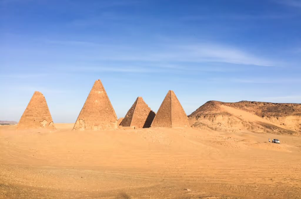 andyojodeh's tweet photo. @earthcurated Forgotten pyramids of Sudan 🇸🇩 https://t.co/IkGuwh4auV