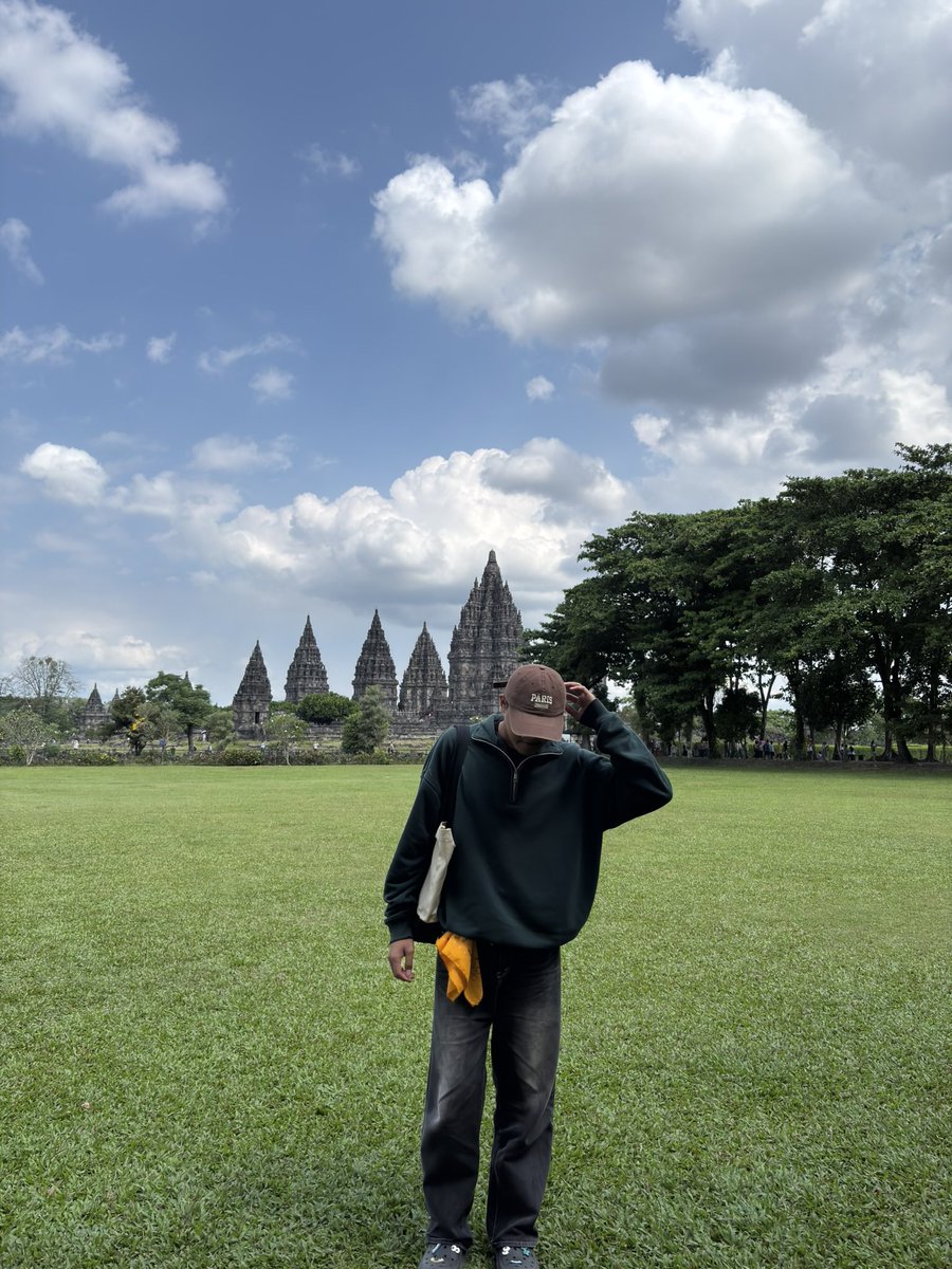 arrdhas's tweet photo. Selama di jogja ke Prambanan cuman bisa ke itung jari :) https://t.co/r4kqY2gx4l