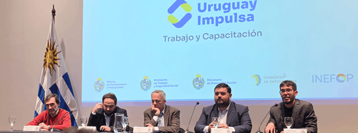 cintendentesuy's tweet photo. Presidente del Congreso de Intendentes destacó el alcance social y laboral del programa Uruguay Impulsa https://t.co/m6aJQOMCss https://t.co/kytvlaUetr