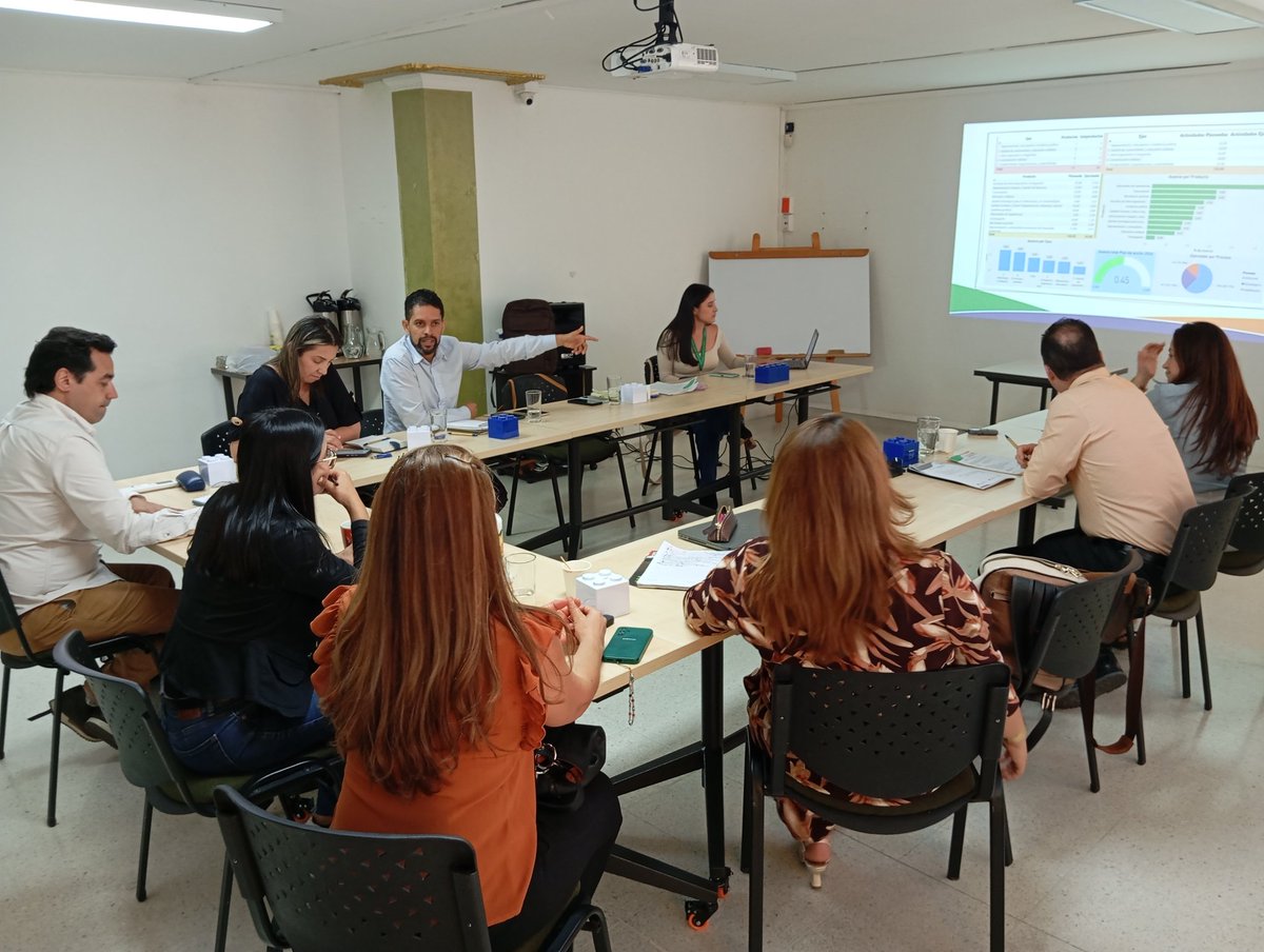Fusoan's tweet photo. #Hoy en compañía de nuestras #Cooperativas asociadas, realizamos nuestra Junta Directiva, un espacio clave para evaluar resultados, trazar nuevas metas solidarias y seguir construyendo, de forma conjunta, proyectos e iniciativas para la región ✅ https://t.co/gk1SA1boEz
