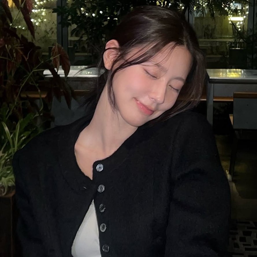 honeybibiz's tweet photo. sleepiest girl around town today 💤 https://t.co/w8sKl0I5WG