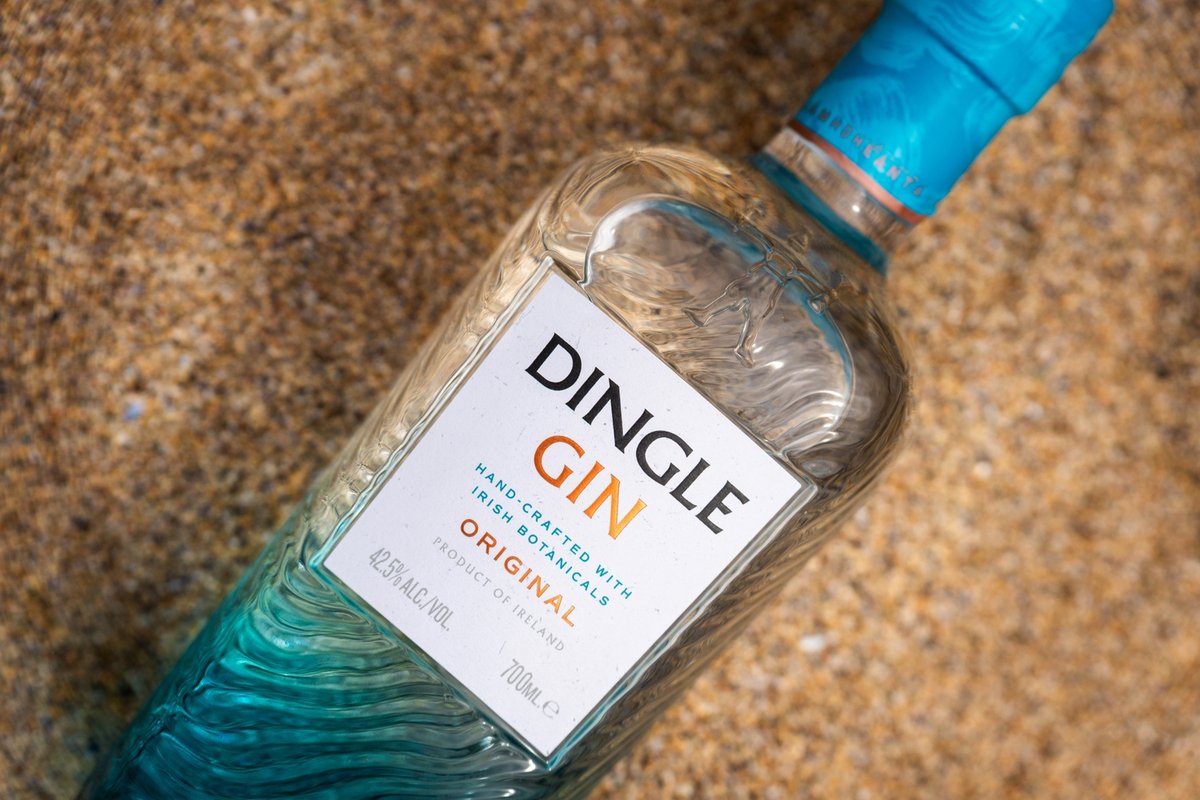 DingleWhiskey's tweet photo. Hand-crafted with Irish botanicals 🌿 https://t.co/xvv5X9ctHN