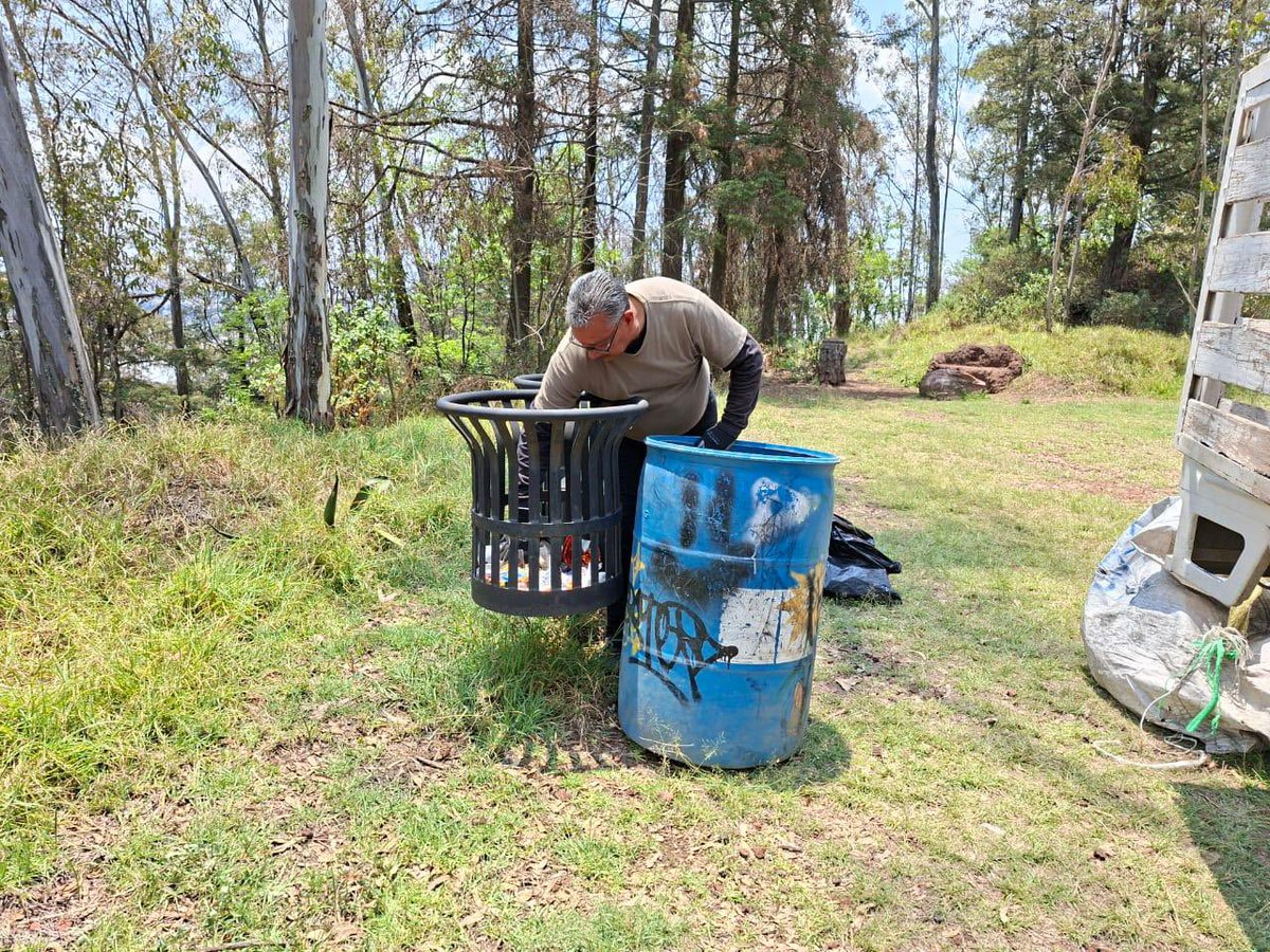 MetepecAmbiente's tweet photo. Una #CiudadQueFunciona realiza mantenimiento al cerro de los magueyes, ayúdanos a conservarlo. ¡Recuerda que es tuyo cuídalo! https://t.co/tIcBbRmzcq