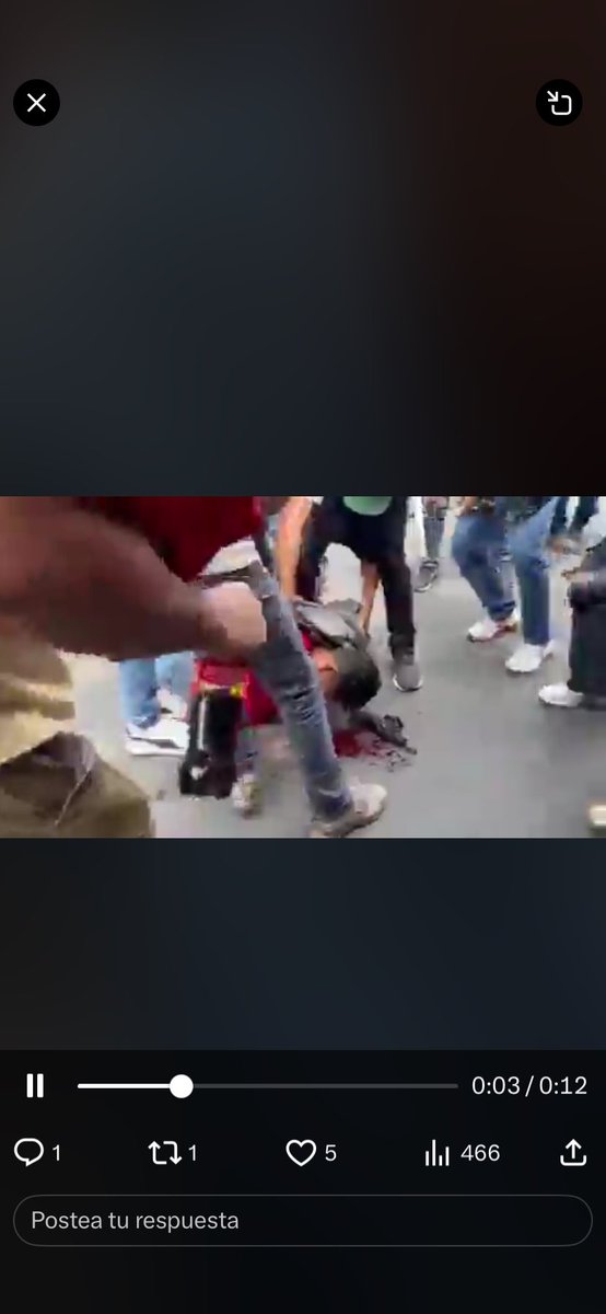 skyguerrilla's tweet photo. @PandadelAmor20 Siempre en este tipo de videos, hay un gordo agarrando la Coca cola , del pescuezo , que no importa que haya un tuerto moribundo , el no suelta su chesco 🤣🤣🤣🤣🤟🤟🤟🤟 https://t.co/19IpHve7Jk