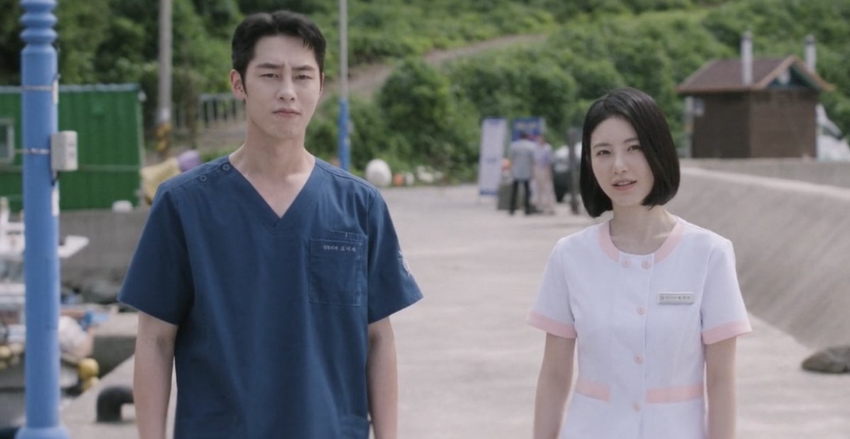FUTRIANA's tweet photo. Kdrama on going Senin - Selasa baru dari ENA :  DOCTOR ON THE EDGE. 
 
Sudah tayang 2 eps dari 12 eps.

Drama medical-romcom, based on webcomic. Eps minggu pertamanya menarik. Udah ada 4 kasus medis kecil, yg walaupun tindakan medisnya baru operasi ringan, tapi no sensor sensor. https://t.co/n9xuTs0hyG